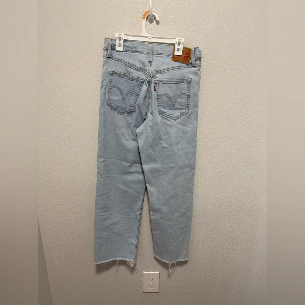 Levi's Light Wash Distressed Ribcage Ankle Jeans Size 28 - Picture 3 of 8